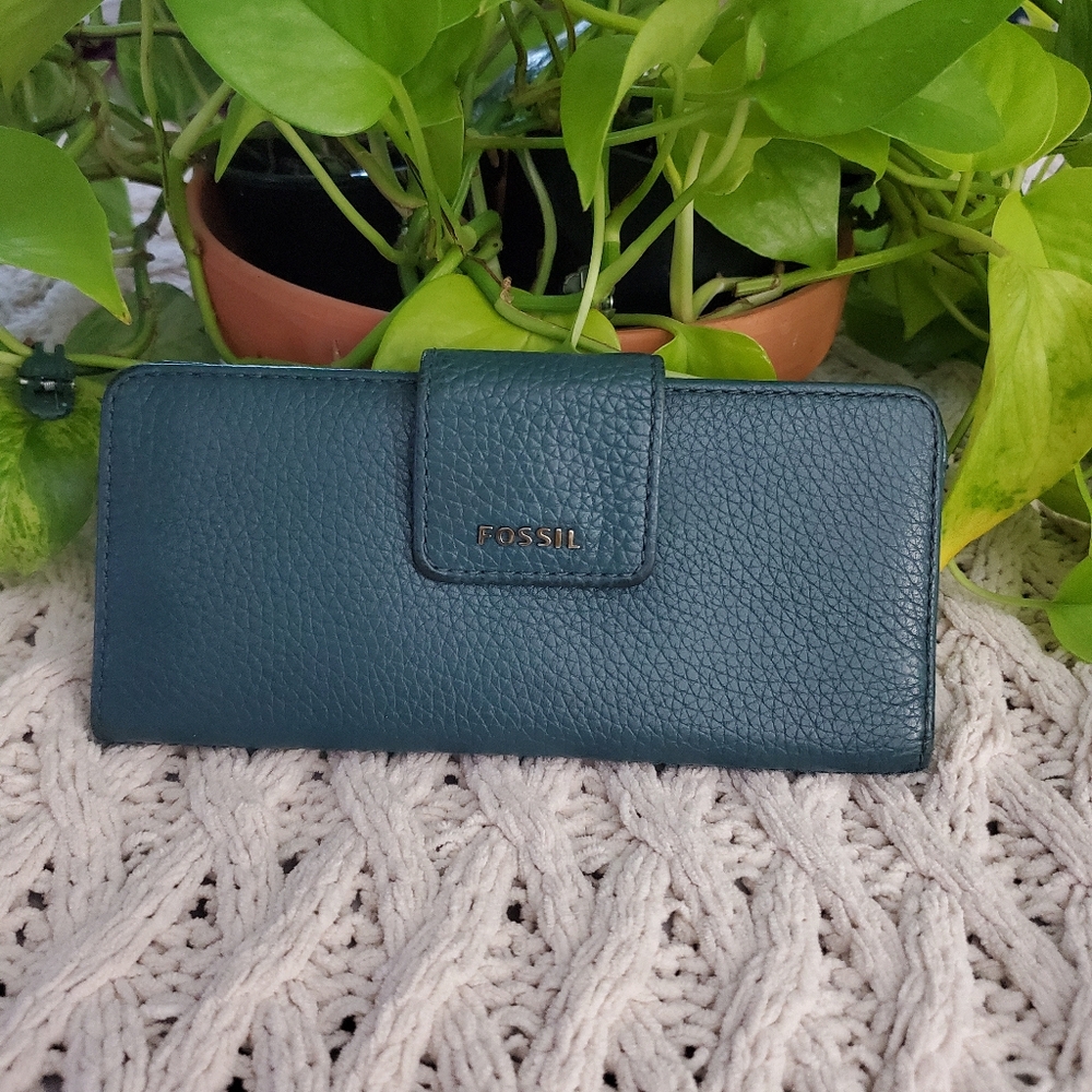 Super Rare FOSSIL Teal Leather Snap Clutch Wallet